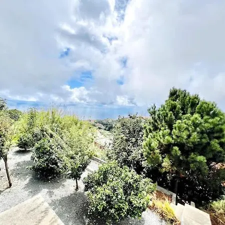 Guestready - Yellow House In The Mountain 3*