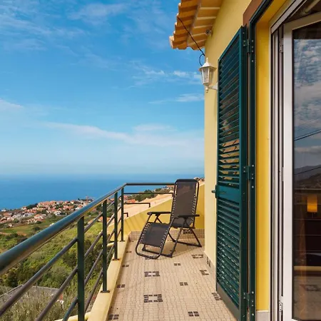 Guestready - Yellow House In The Mountain