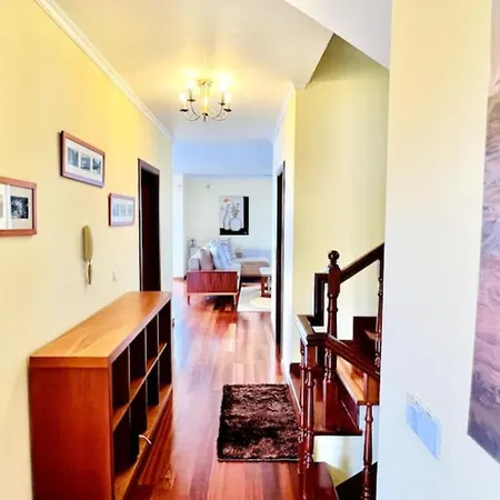 Maison d'hôtes Guestready - Yellow House In The Mountain