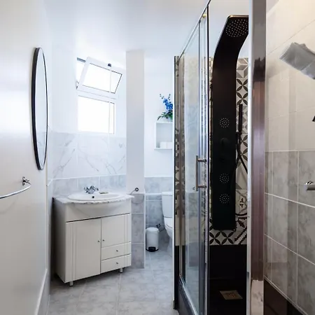 Guestready - Yellow House In The Mountain