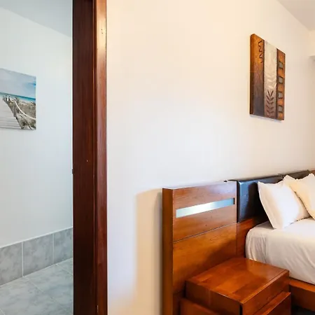 Pensionat Guestready - Yellow House In The Mountain 3*