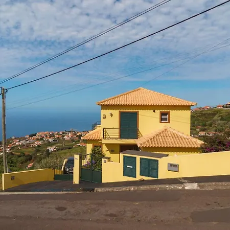 Guestready - Yellow House In The Mountain 3*