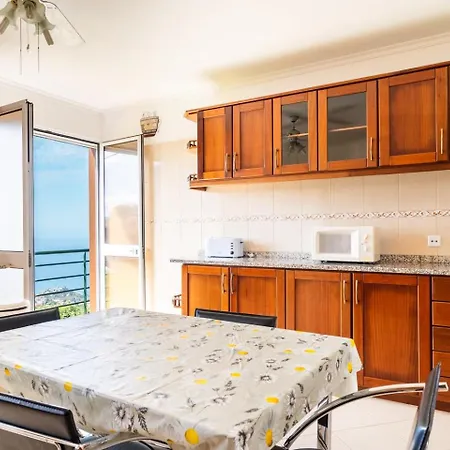 Pensionat Guestready - Yellow House In The Mountain 3*