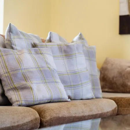 Guestready - Yellow House In The Mountain *