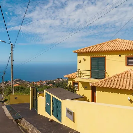 Pensionat Guestready - Yellow House In The Mountain