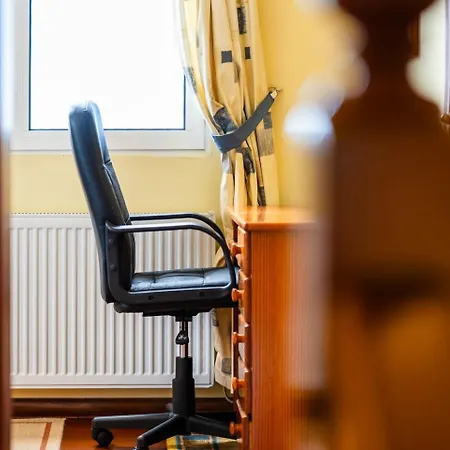 Pensionat Guestready - Yellow House In The Mountain 3*