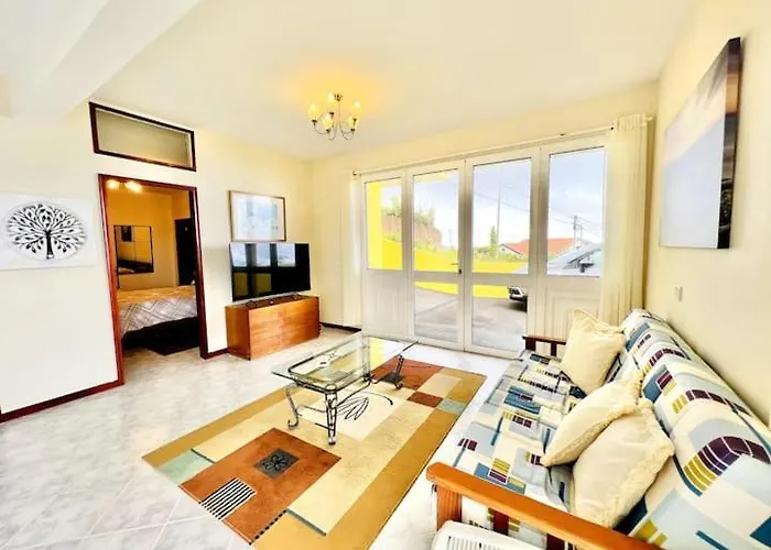 Guestready - Yellow House In The Mountain