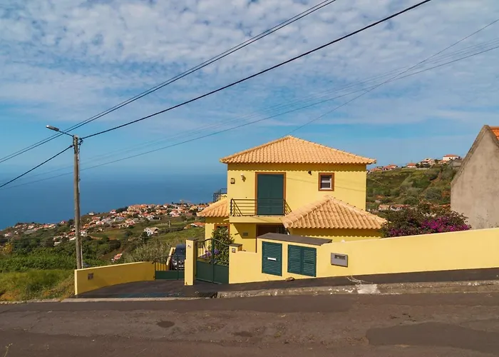 Guestready - Yellow House In The Mountain 3*